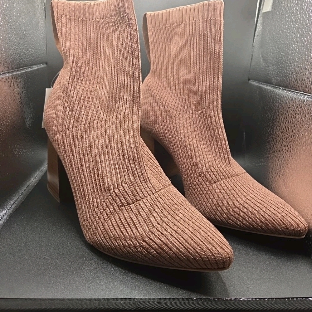 Women's Ribbed Knit Ankle Boots - Tan